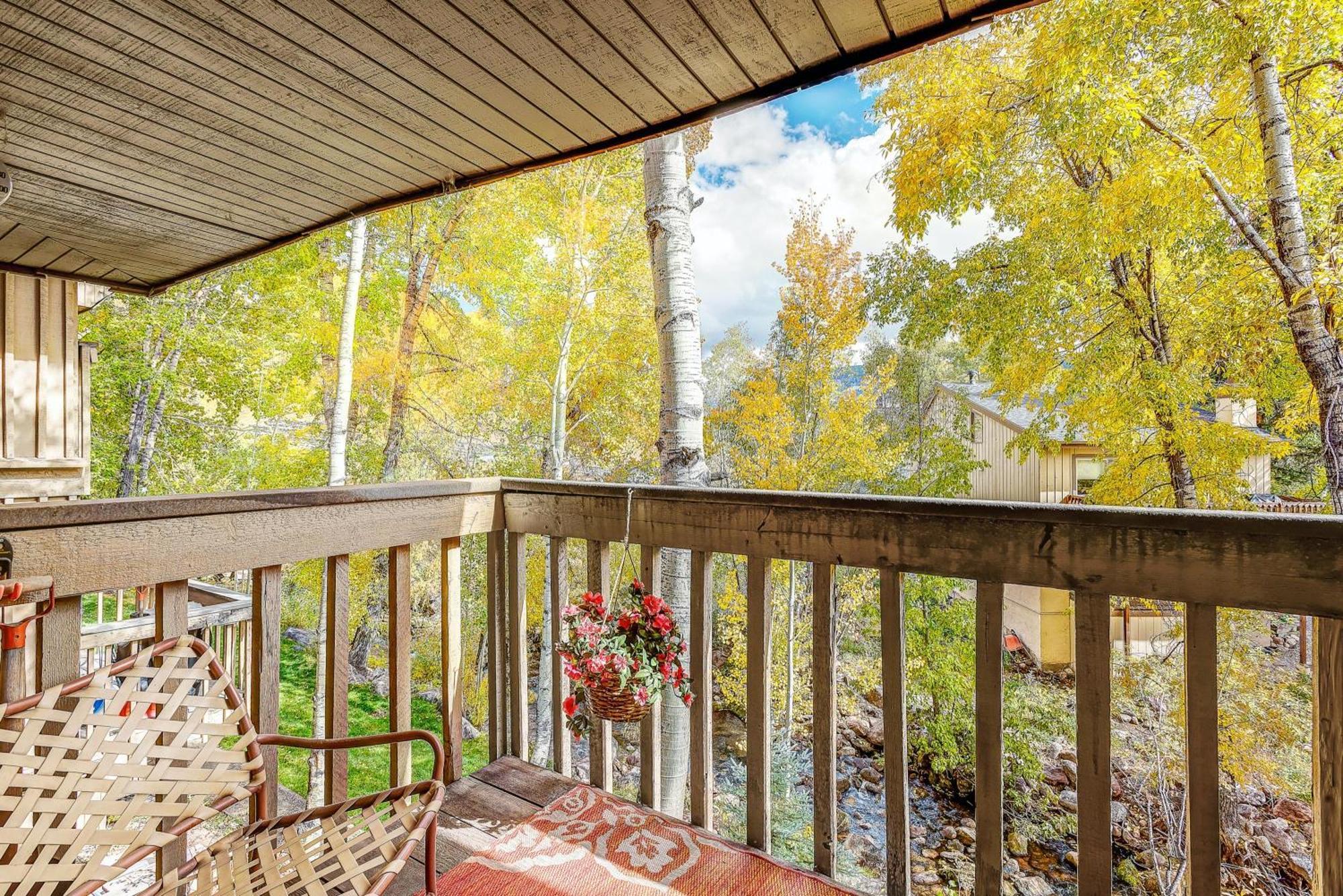 Peaceful Creek View From The Deck! Walk To Shuttle Villa Vail Bagian luar foto